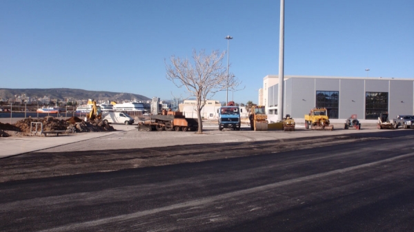 Εργασίες στο λιμάνι του Πειραιά